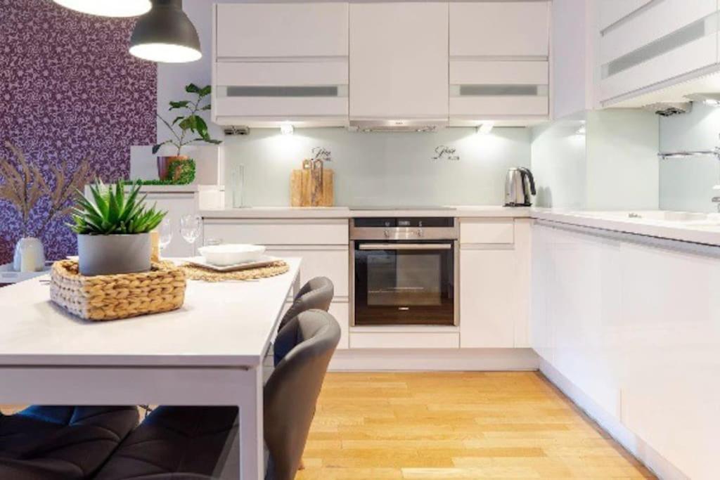 Uroczy Apartament - Angel City Краків Екстер'єр фото